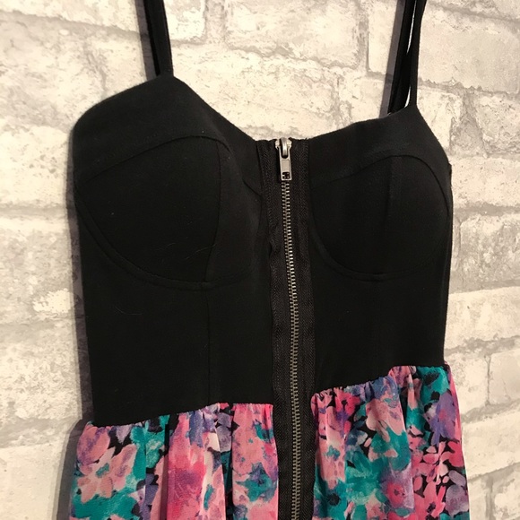 High-Low Floral Dress - Picture 4 of 4